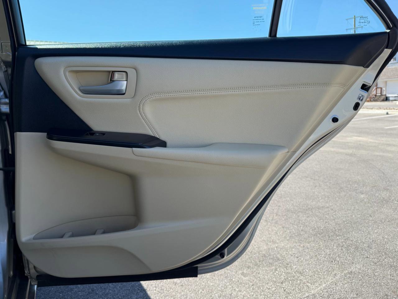 Used 2017 Toyota Camry XLE w/ Moonroof Package FWD image 25