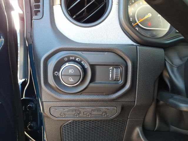 Used 2025 Jeep Gladiator Sport AWD/4WD image 17