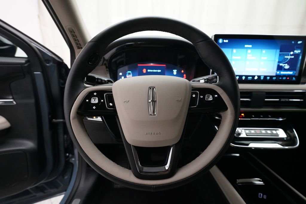 Used 2025 Lincoln Corsair Reserve w/ Towing Package image 4