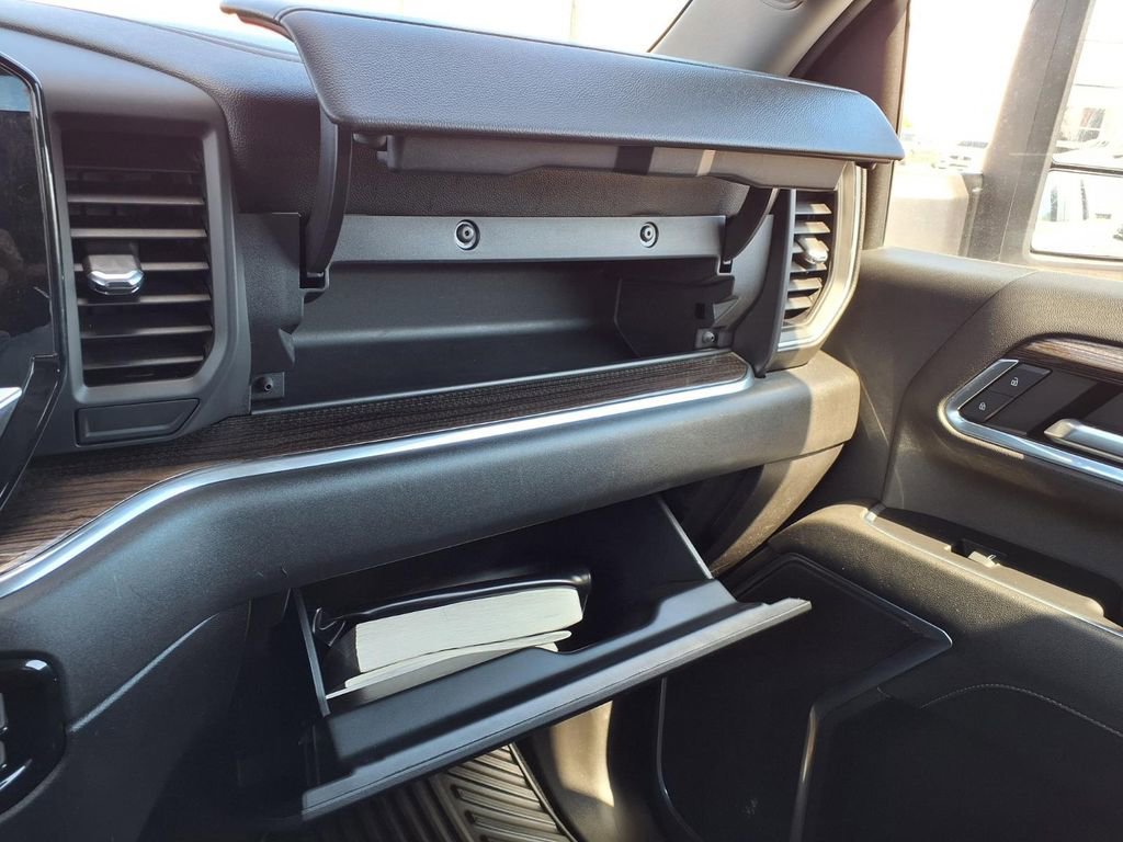 Used 2024 Chevrolet Silverado 2500 LT AWD/4WD image 31