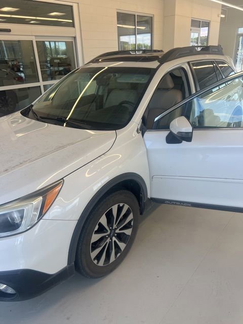 Used 2015 Subaru Outback 3.6R Limited AWD/4WD image 2