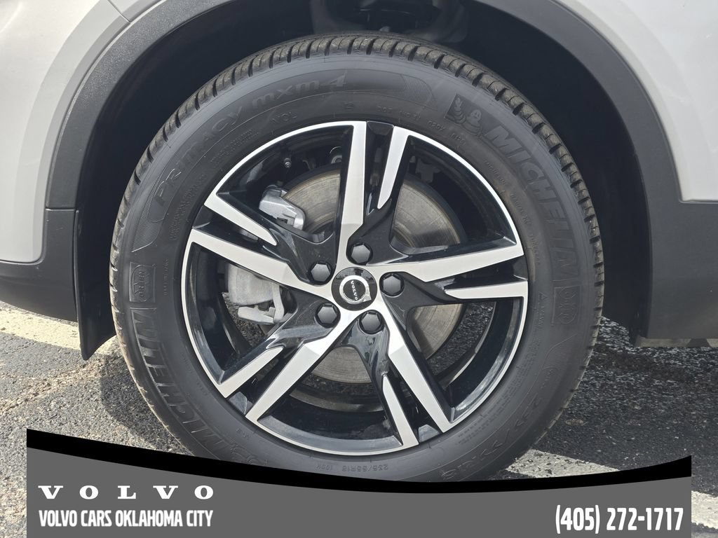 Certified 2025 Volvo XC40 B5 Core AWD/4WD image 9
