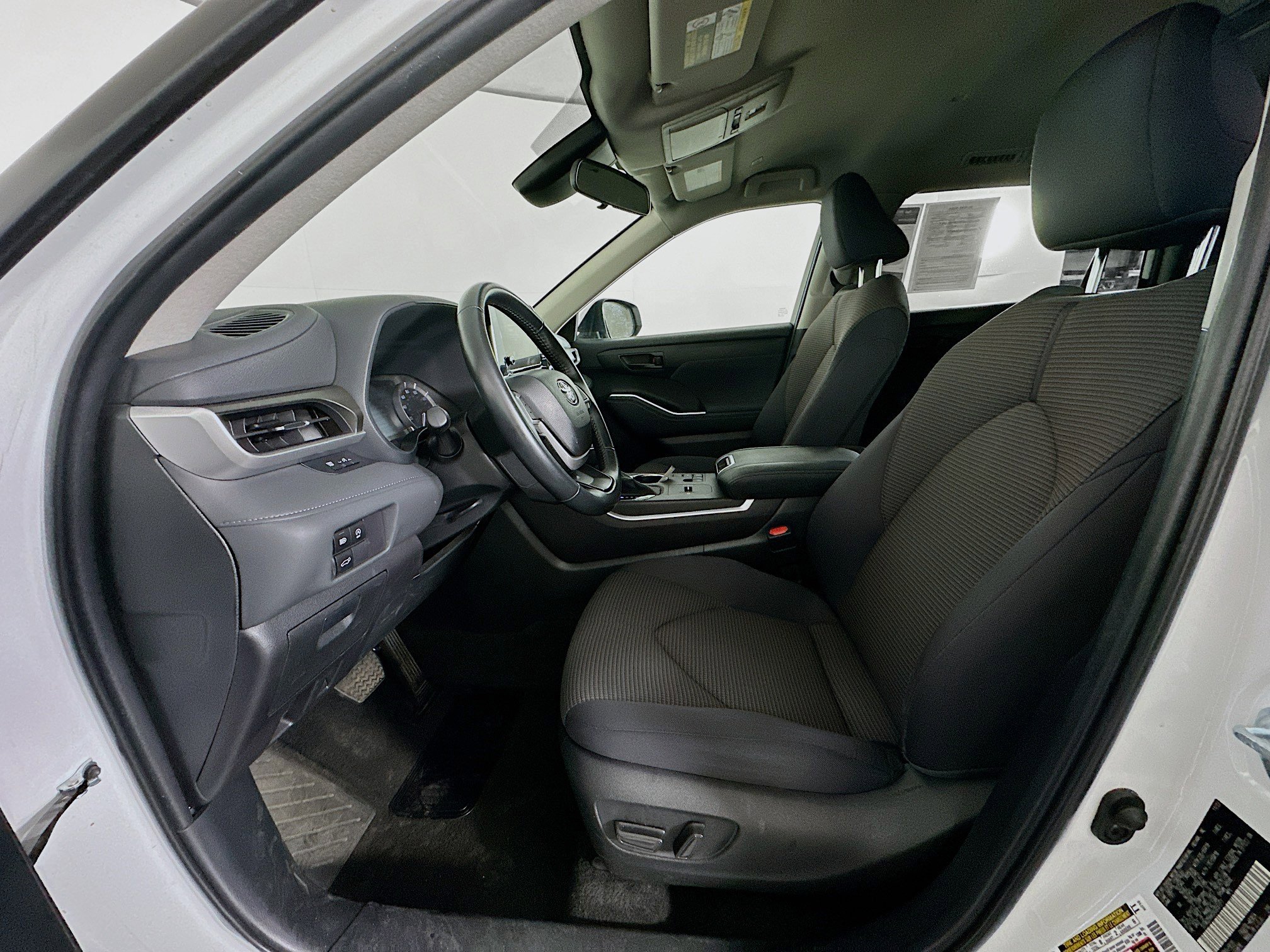 Used 2024 Toyota Highlander LE image 13