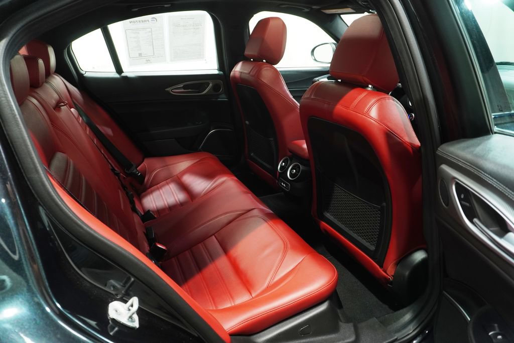 Used 2023 Alfa Romeo Giulia Veloce AWD/4WD image 15