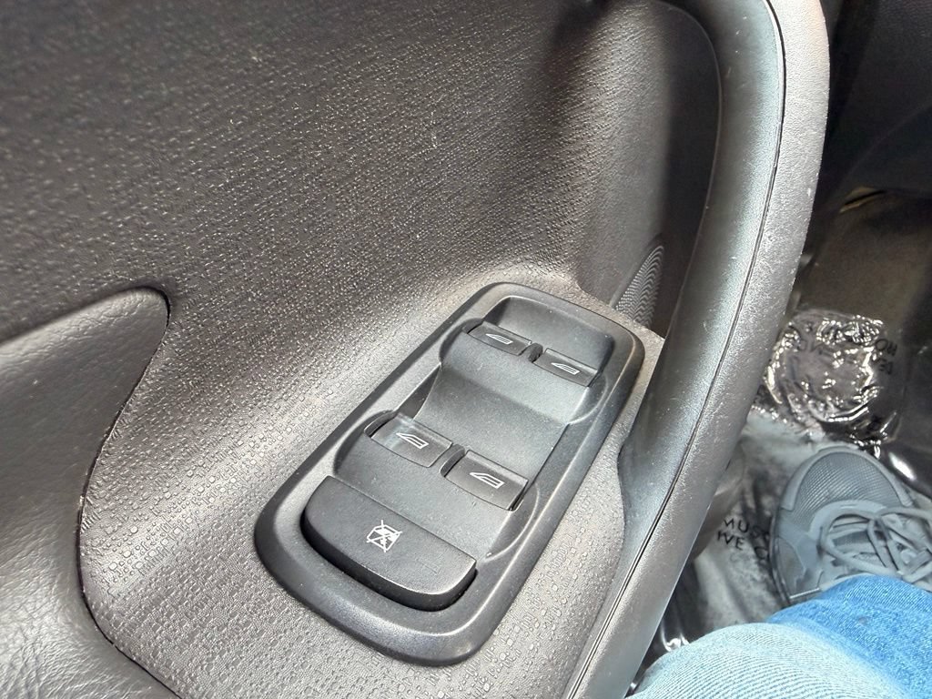 Used 2017 Ford Fiesta Titanium FWD image 25