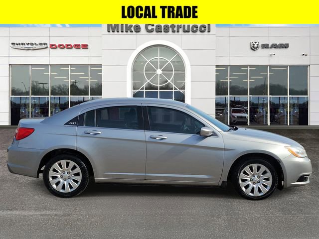 Used 2014 Chrysler 200 LX image 3