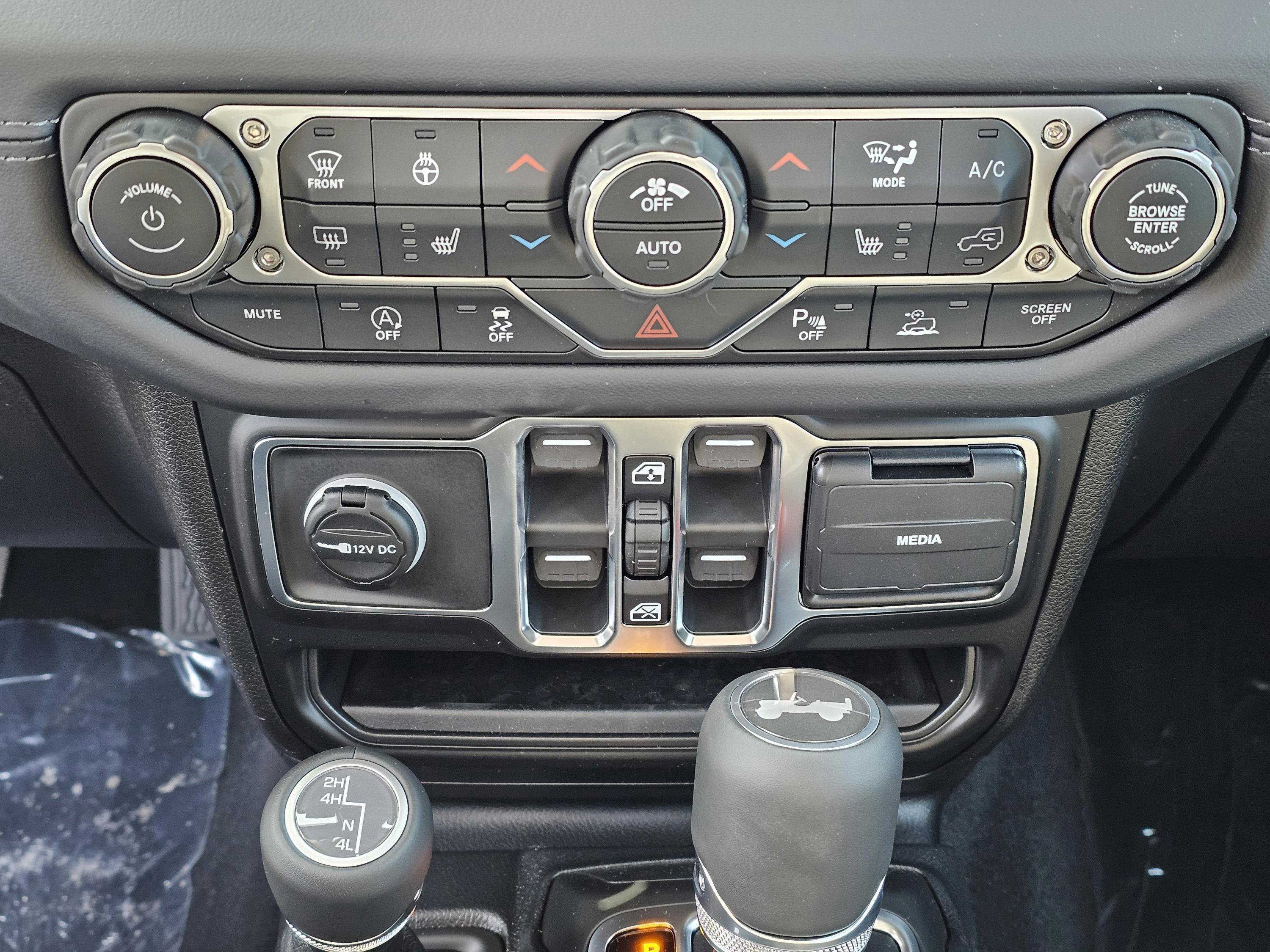 New 2026 Jeep Wrangler Unlimited Sahara AWD/4WD image 28