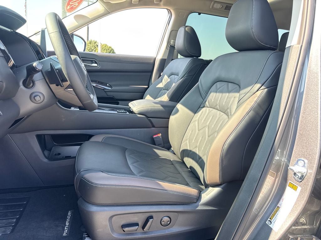 New 2026 Nissan Pathfinder Platinum AWD/4WD image 15