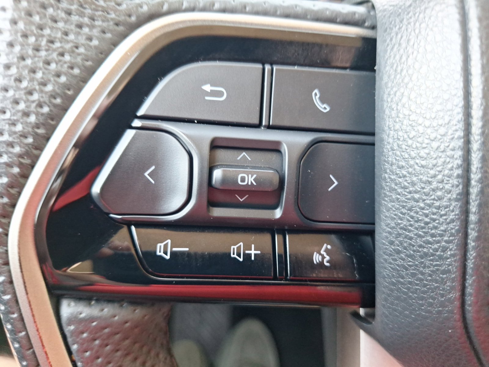 Used 2024 Toyota Tundra Limited w/ Power Package AWD/4WD image 23