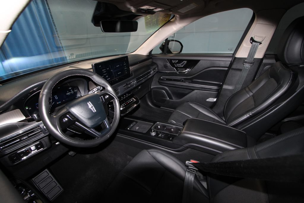 Used 2025 Lincoln Corsair Reserve w/ Jet Appearance Package AWD/4WD image 2