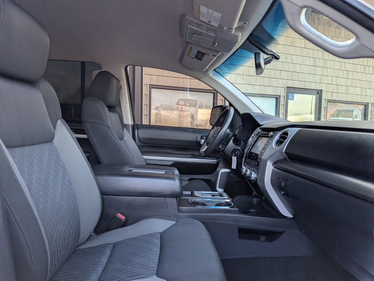 Used 2017 Toyota Tundra SR5 w/ SR5 Upgrade Package image 21