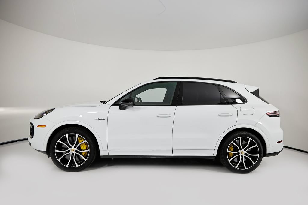 Certified 2023 Porsche Cayenne Turbo S AWD/4WD image 2
