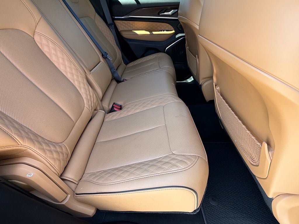 Used 2025 Jeep Grand Cherokee Summit AWD/4WD image 11