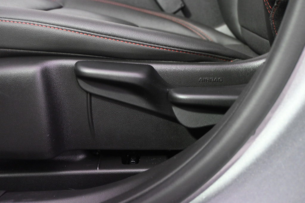 Used 2024 Chevrolet Trax RS w/ Sunroof Package FWD image 14