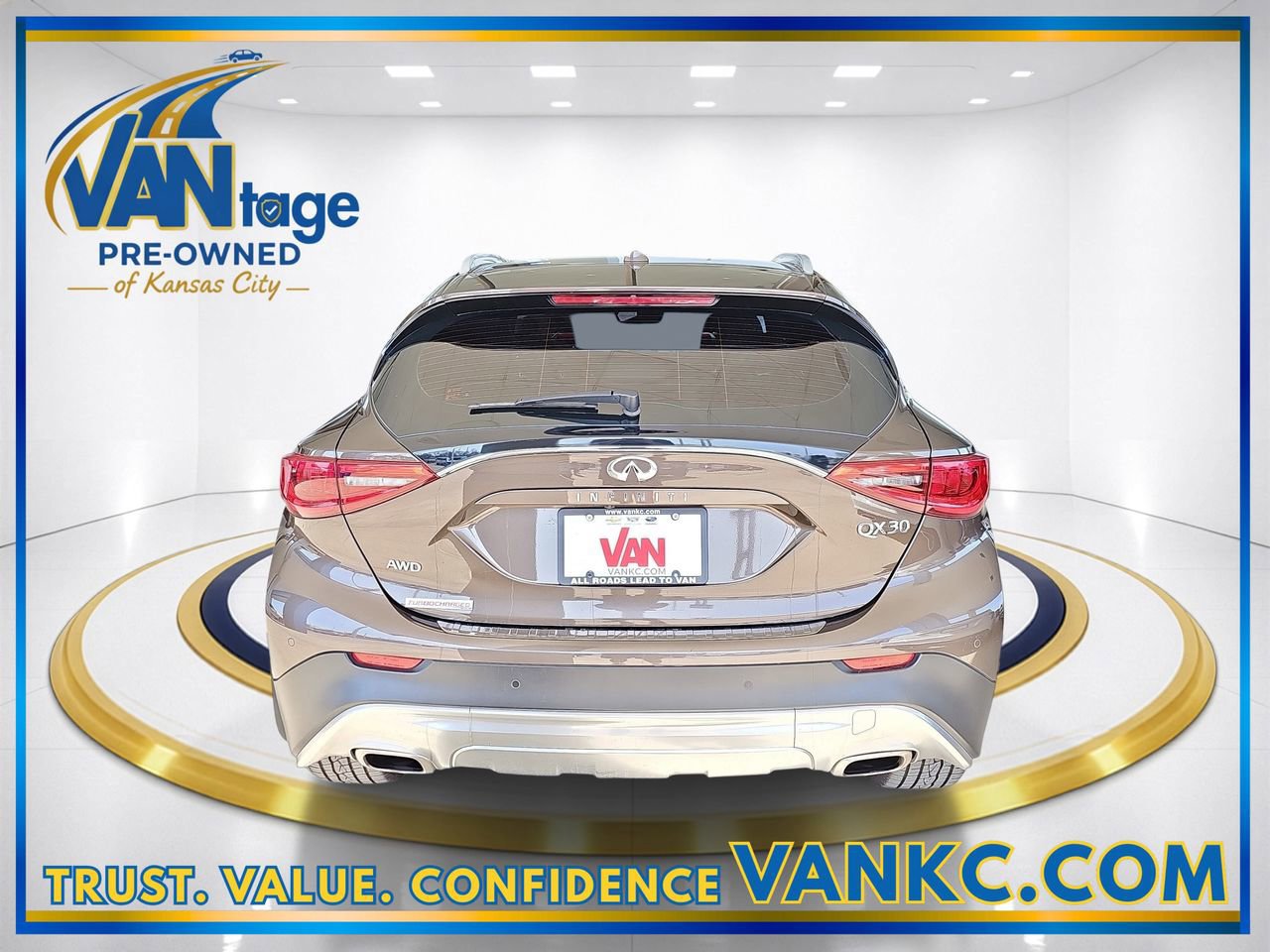 Used 2017 INFINITI QX30 Premium w/ Navigation Package image 7