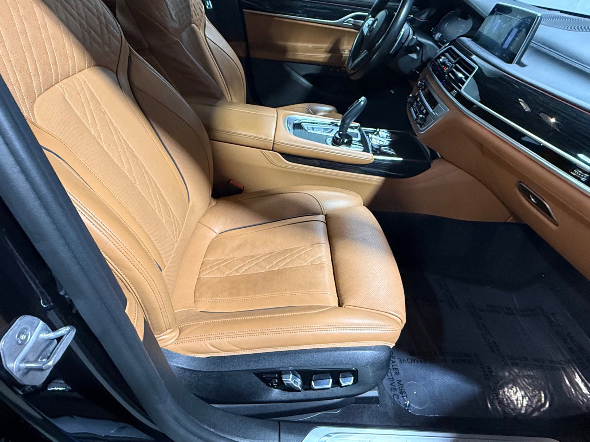 Used 2022 BMW 740i xDrive w/ M Sport Package image 63