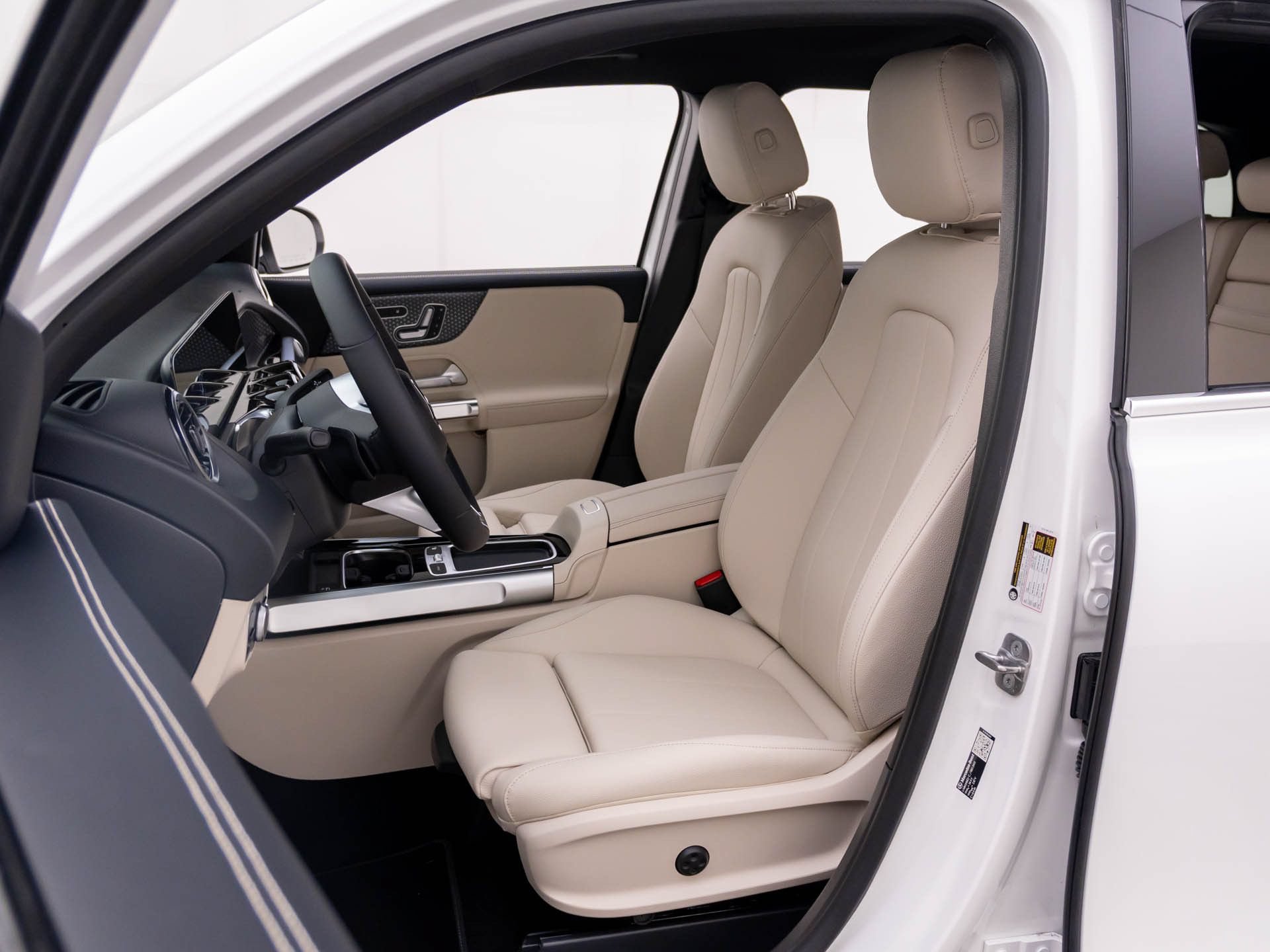 New 2026 Mercedes-Benz GLB 250 4MATIC image 18