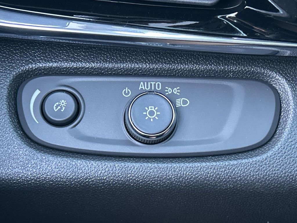 New 2026 Buick Envista Sport Touring image 17