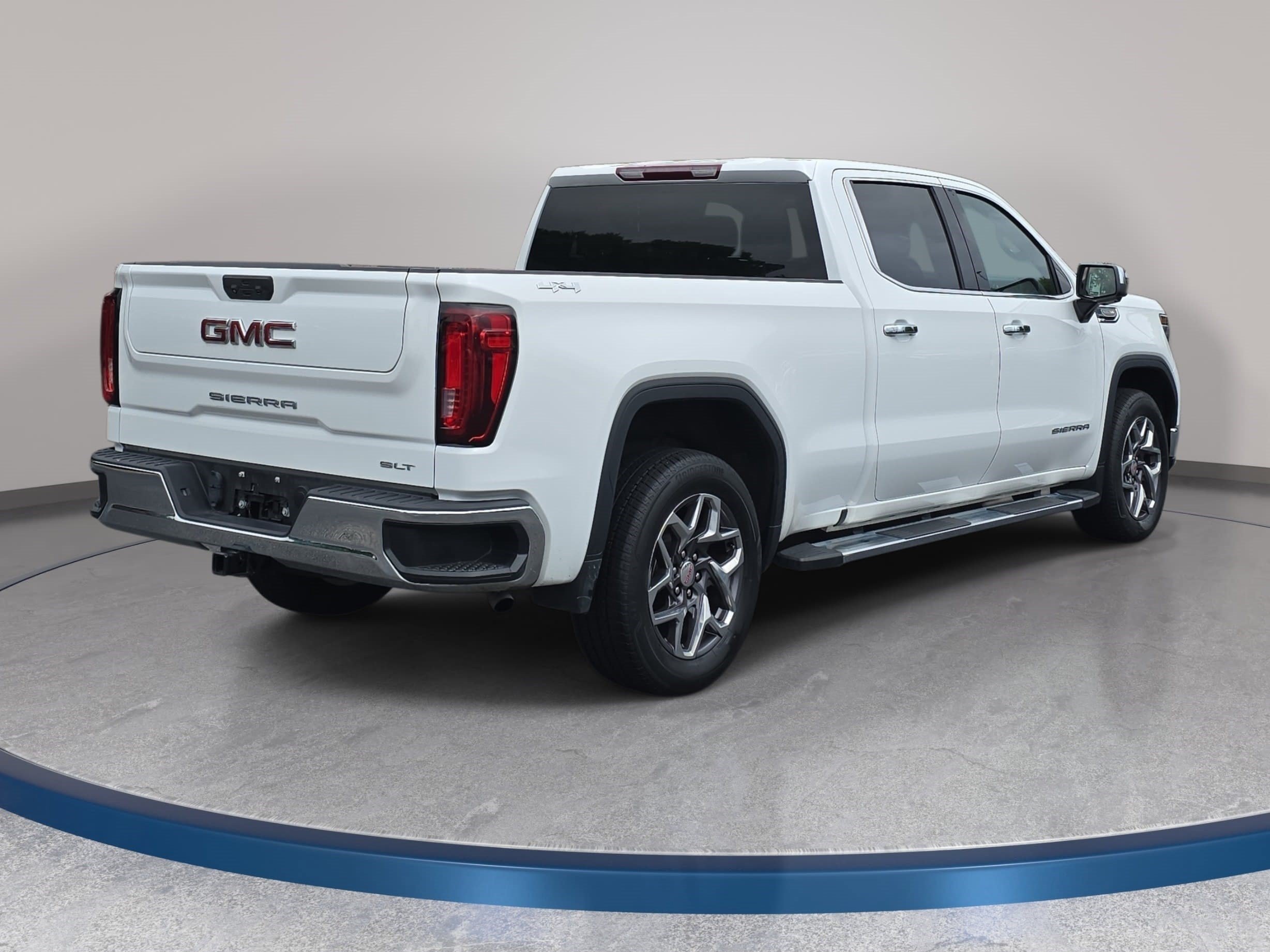 Used 2023 GMC Sierra 1500 SLT w/ SLT Premium Package AWD/4WD image 5