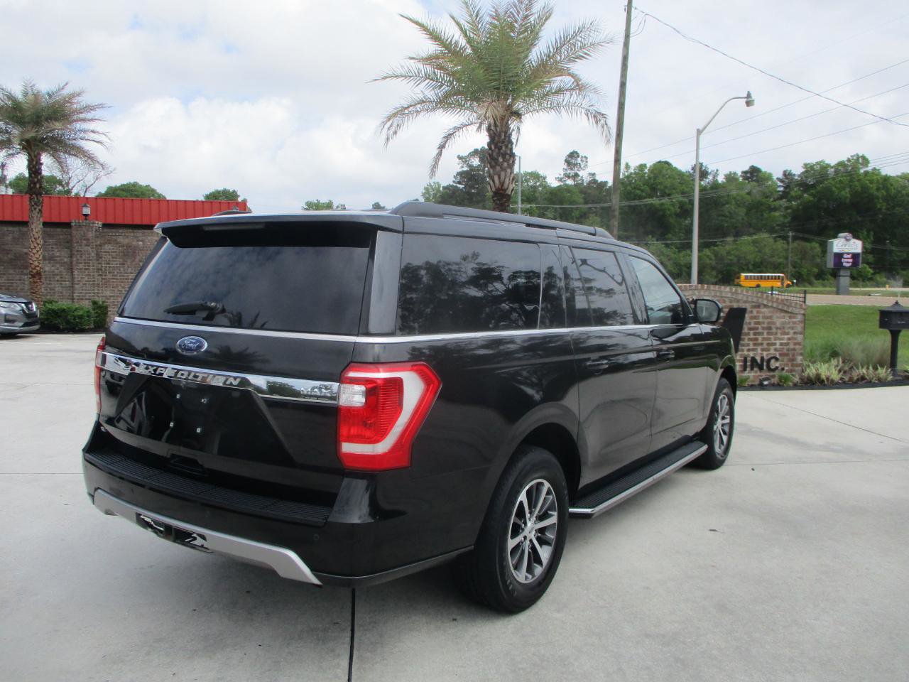 Used 2018 Ford Expedition Max XLT w/ Equipment Group 202A RWD image 29