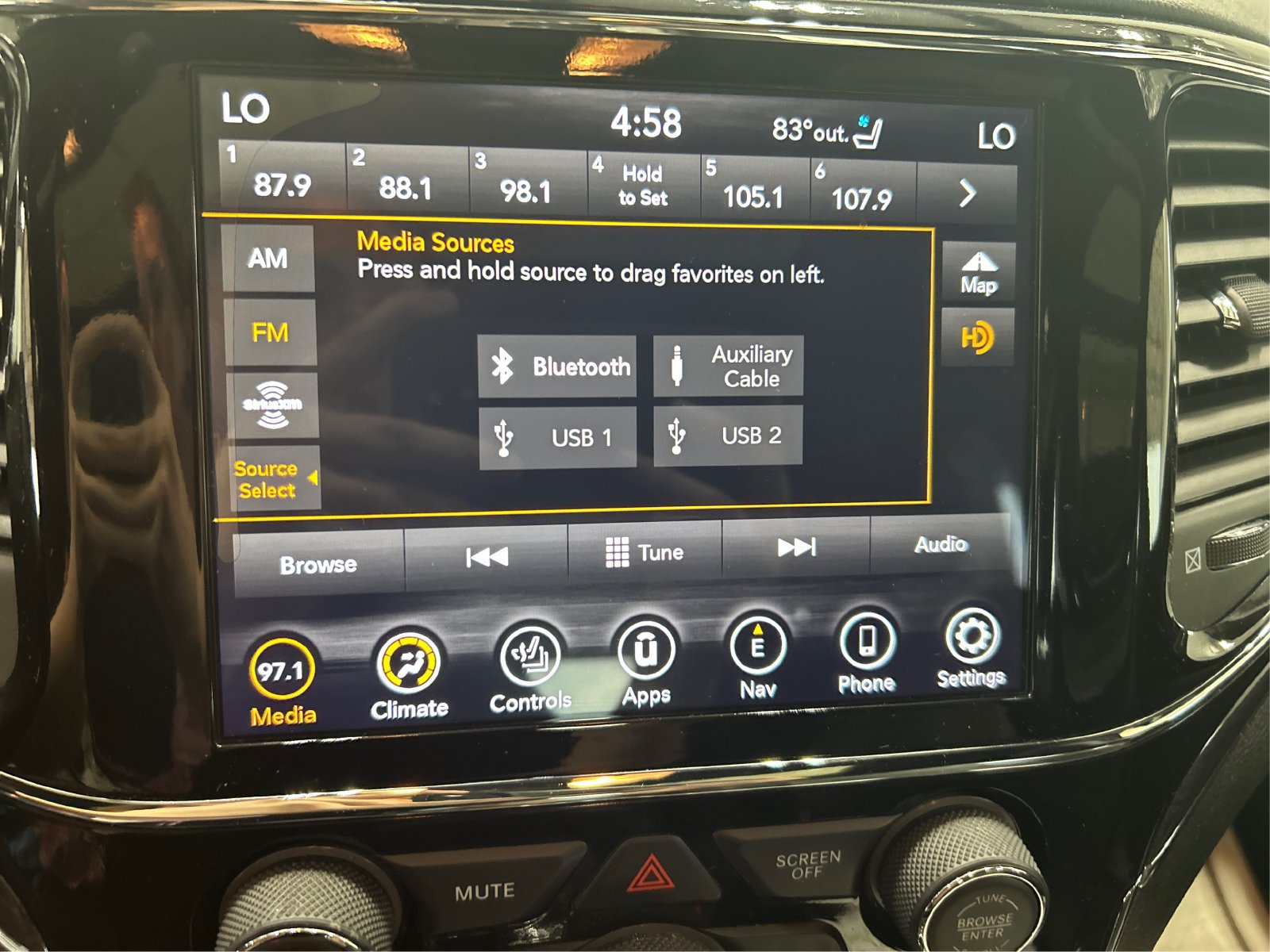 Used 2021 Jeep Grand Cherokee Overland AWD/4WD image 35