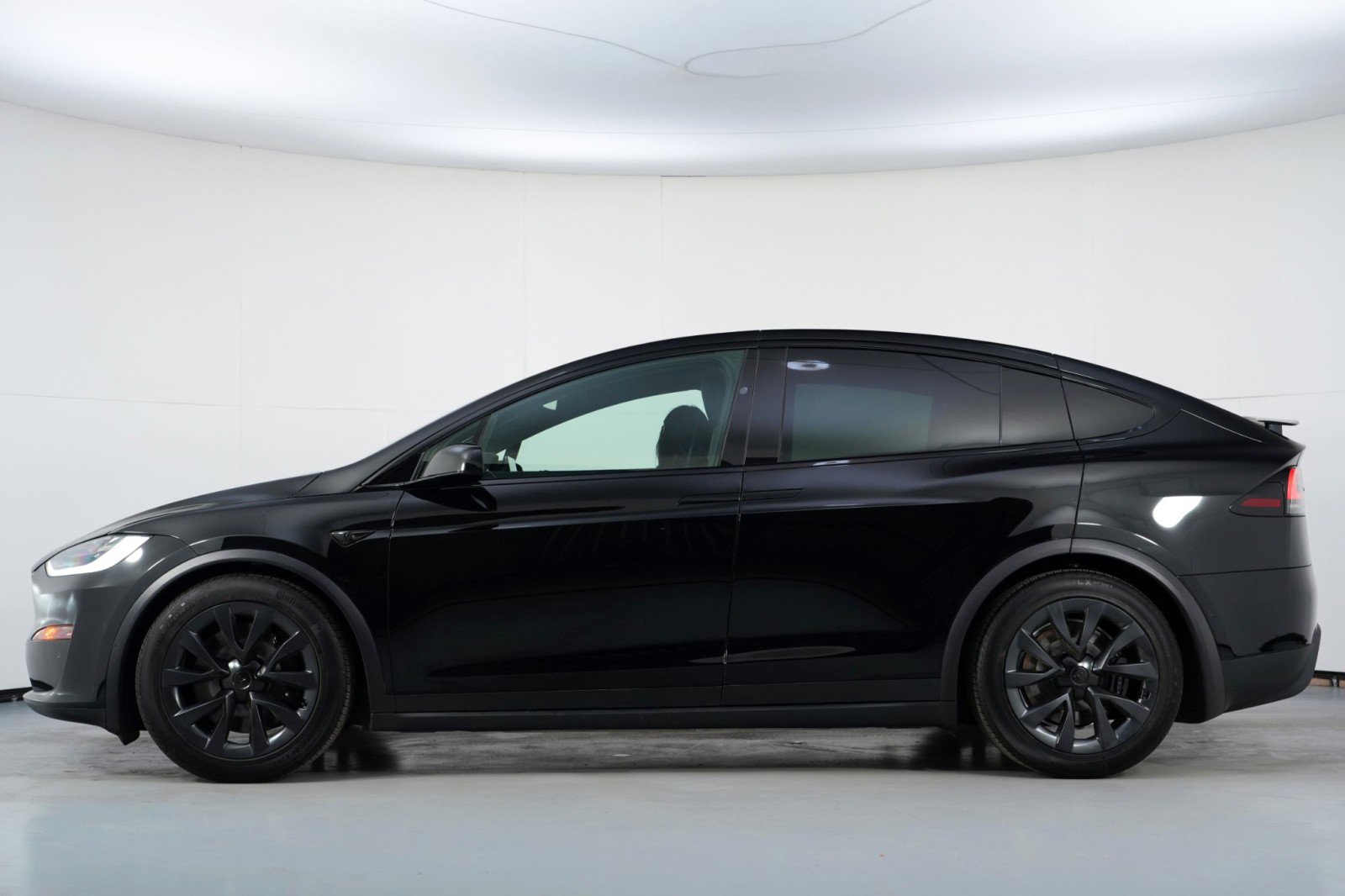 Used 2022 Tesla Model X Plaid image 9