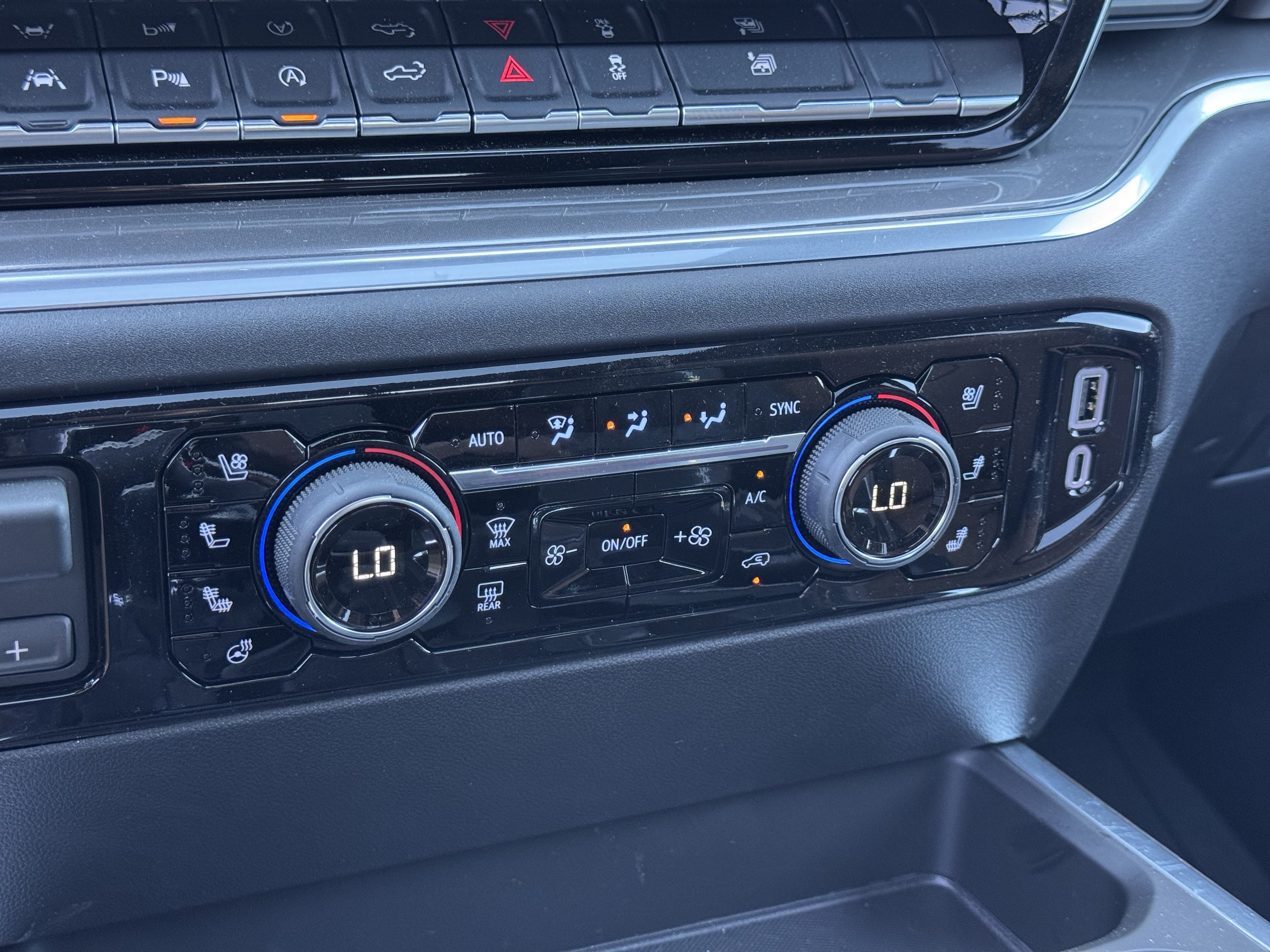 New 2026 Chevrolet Silverado 1500 High Country AWD/4WD image 24