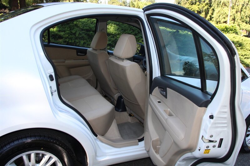 Used 2012 Suzuki SX4 LE FWD image 6