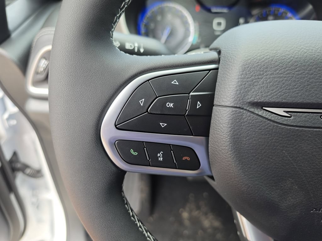 New 2027 Chrysler Pacifica Select w/ Family Tech Group FWD image 28