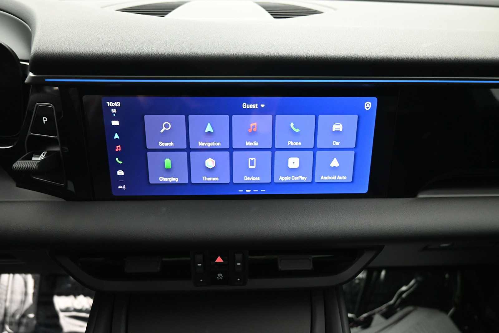Certified 2025 Porsche Macan Electric RWD image 13