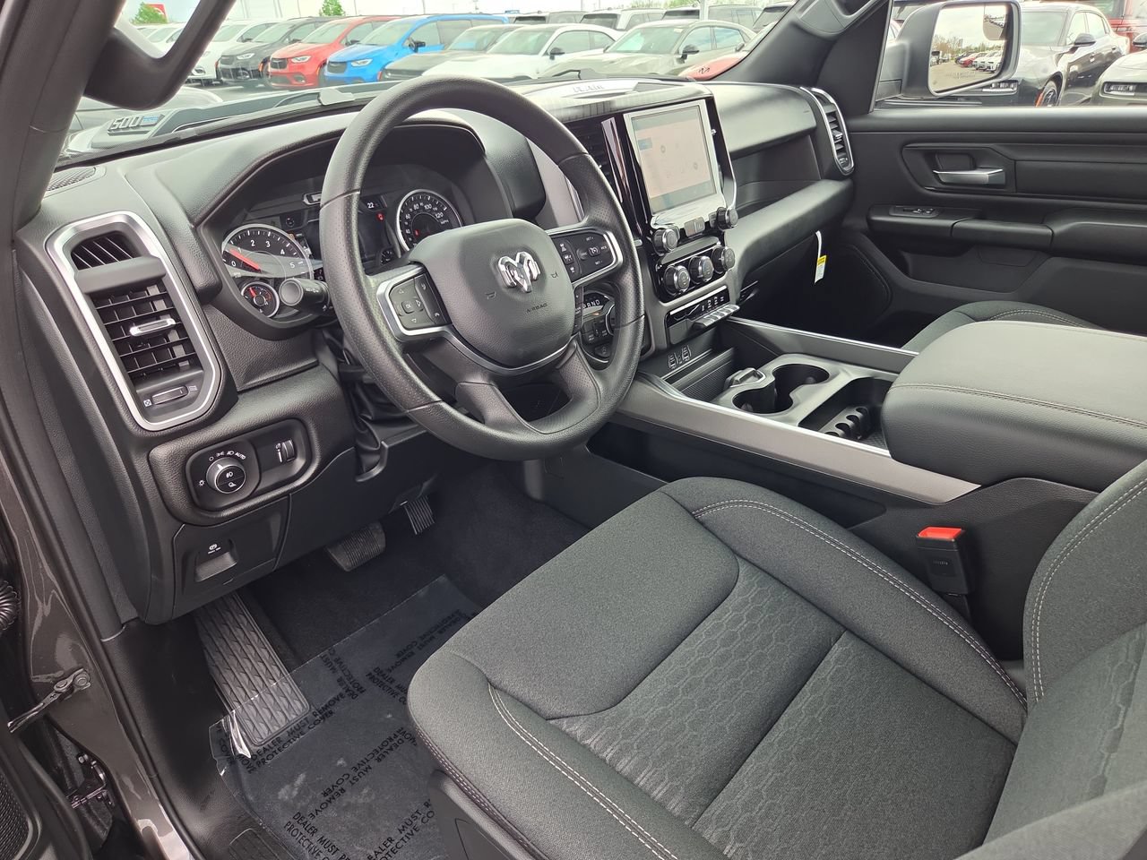 New 2026 RAM 1500 Express AWD/4WD image 18