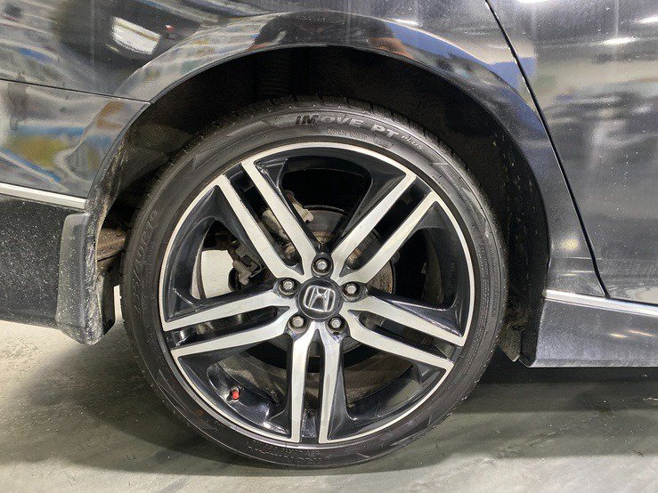 Used 2020 Honda Accord Touring image 8