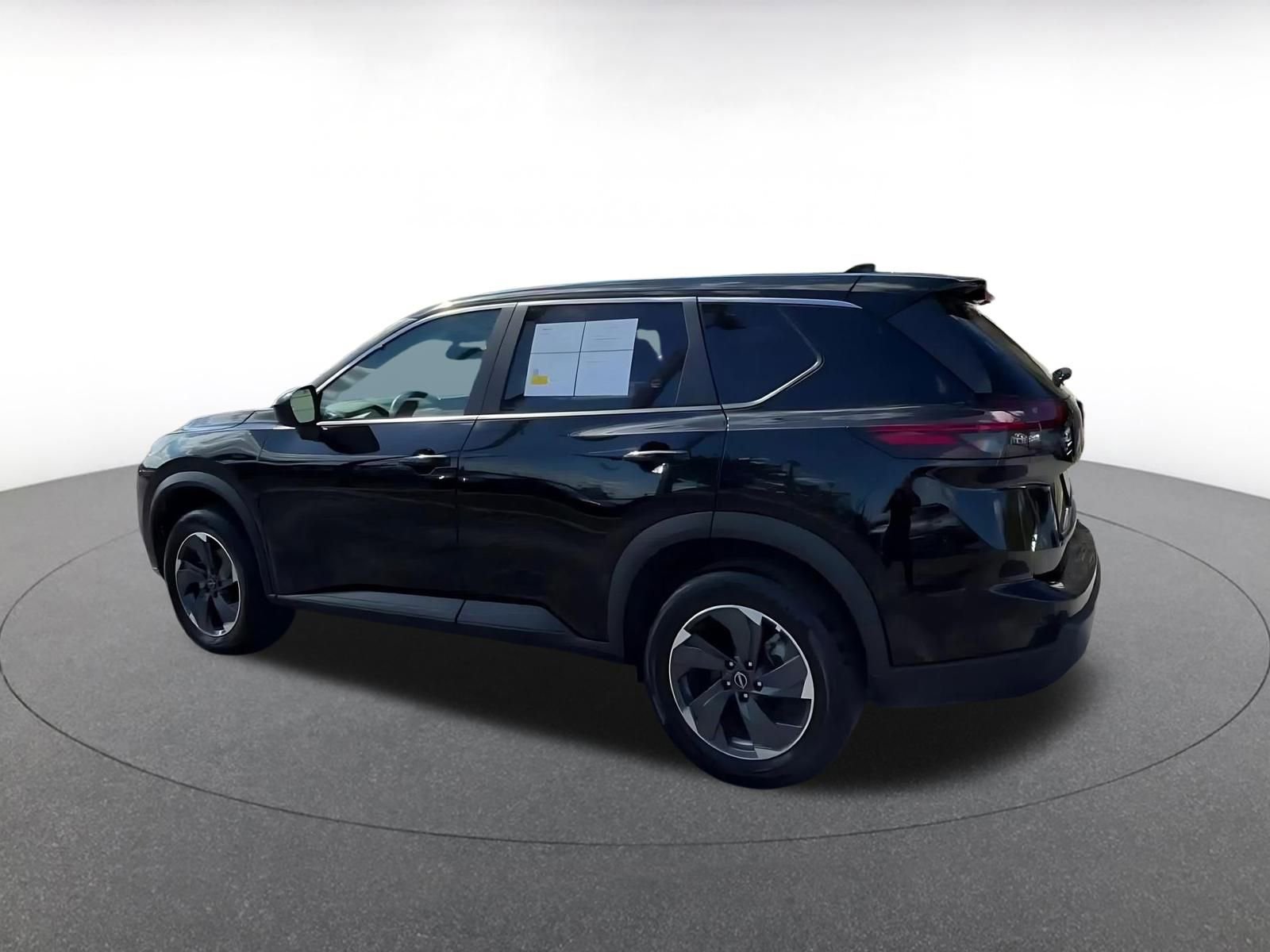 Used 2025 Nissan Rogue SV FWD image 10