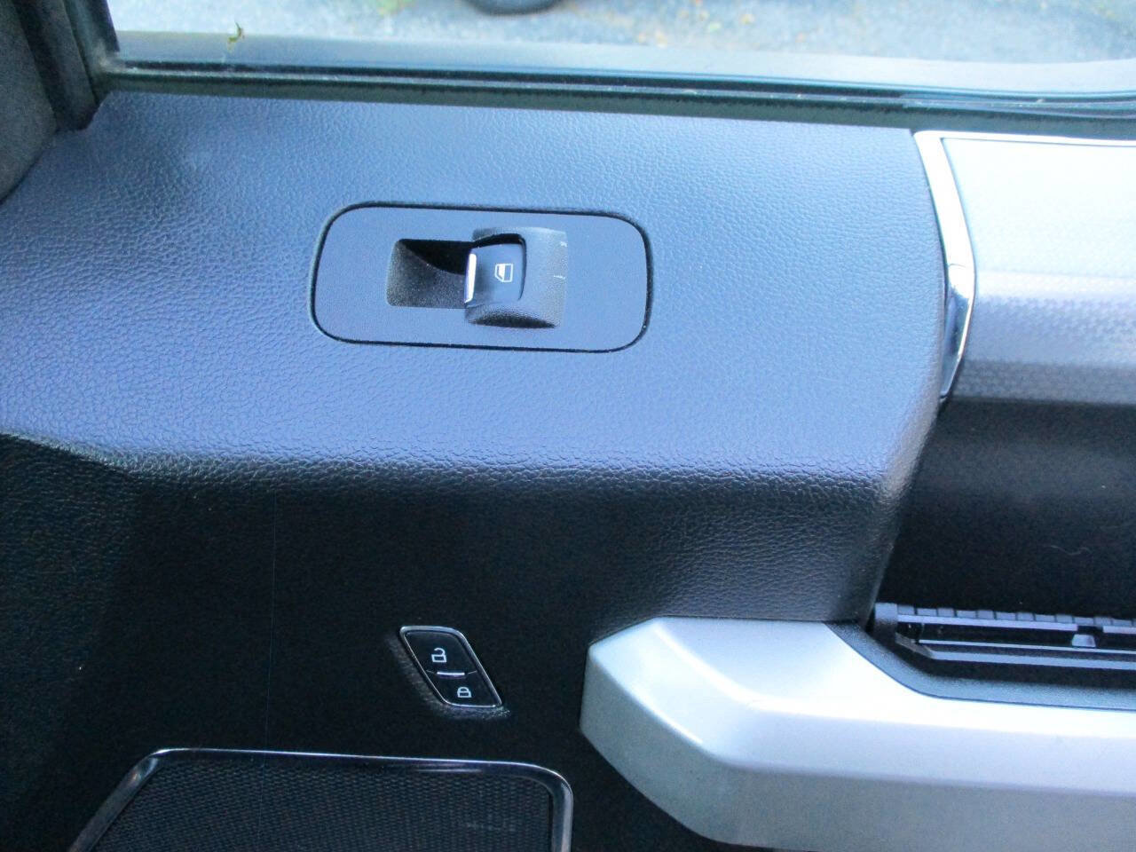 Used 2015 Ford F150 Lariat image 25
