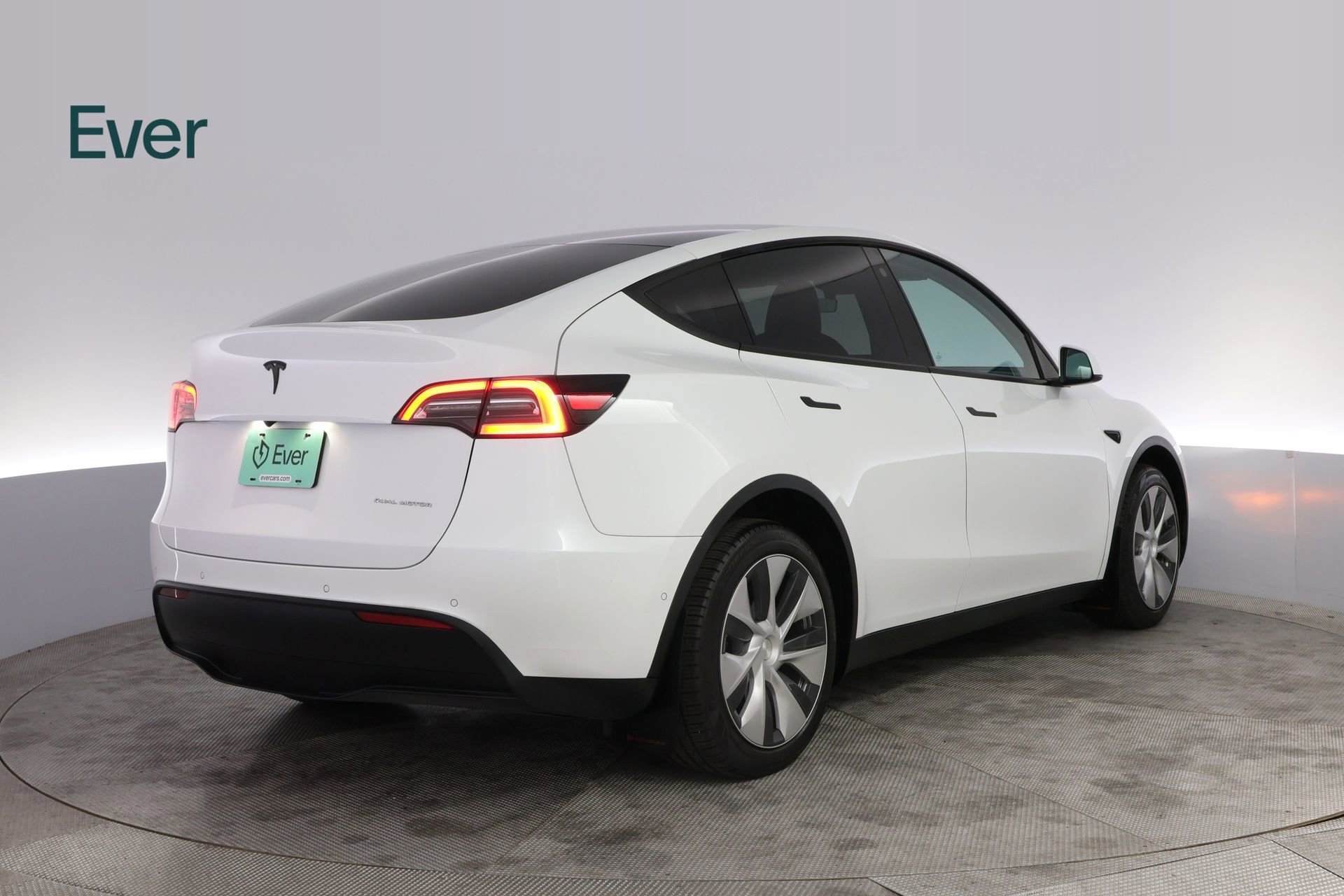 Used 2022 Tesla Model Y Long Range AWD/4WD image 3