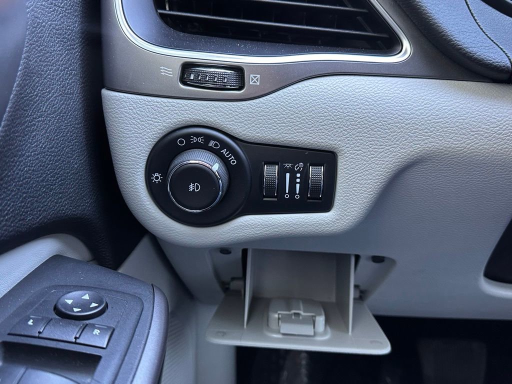 Used 2021 Jeep Cherokee Latitude Plus image 29