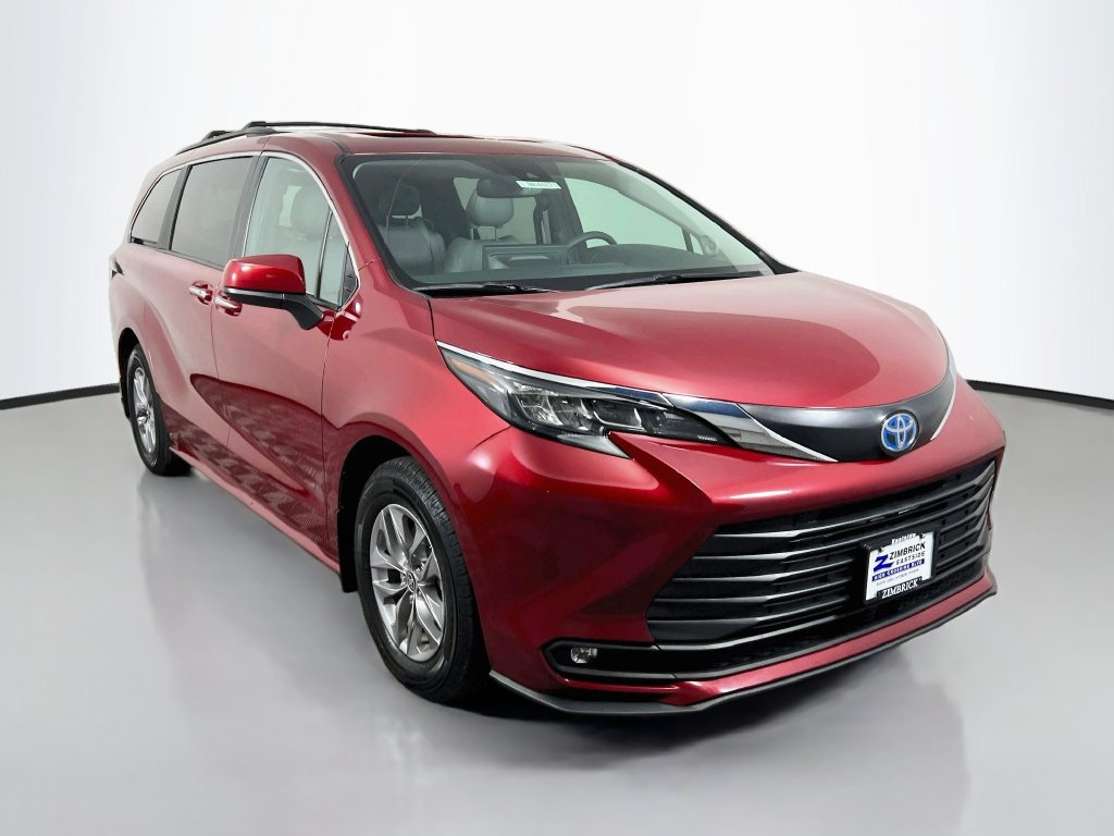 Used 2025 Toyota Sienna XLE w/ XLE Plus Package