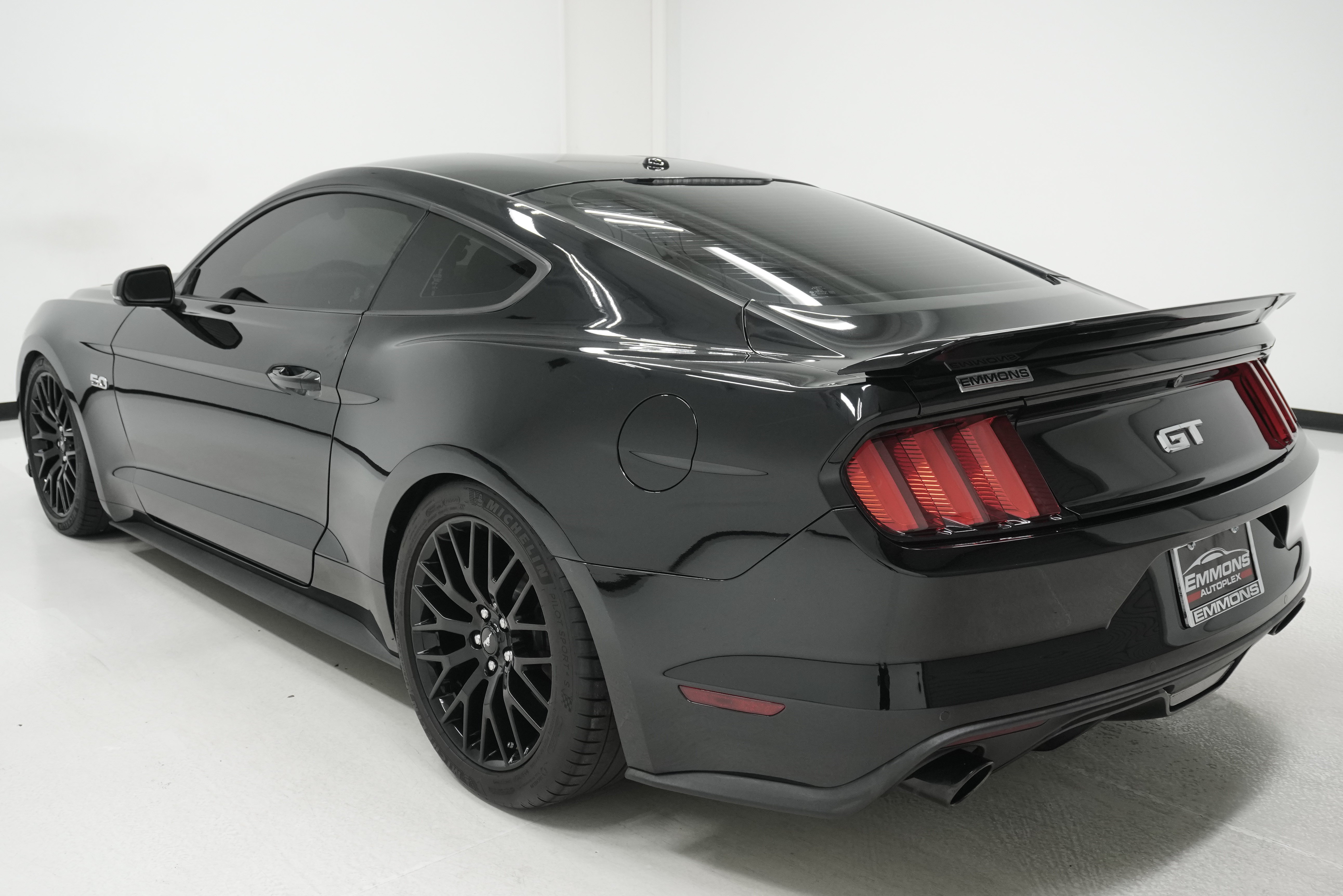Used 2017 Ford Mustang GT Premium w/ GT Performance Package RWD image 6