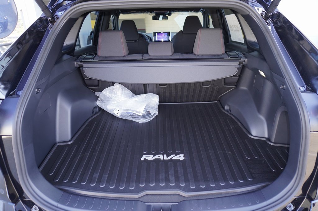 New 2025 Toyota RAV4 SE image 5