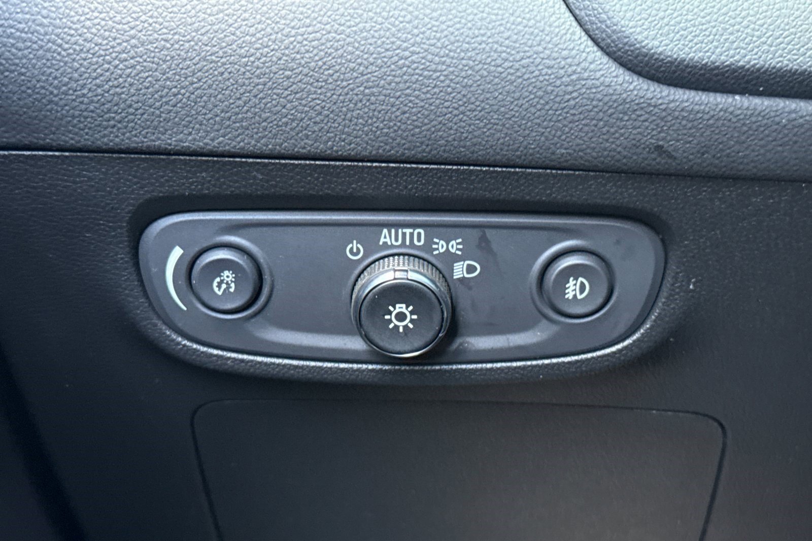 Used 2023 Buick Encore GX Select w/ Sport Touring Package image 35