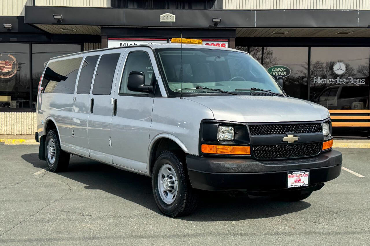 Used 2016 Chevrolet Express 3500 LS image 1