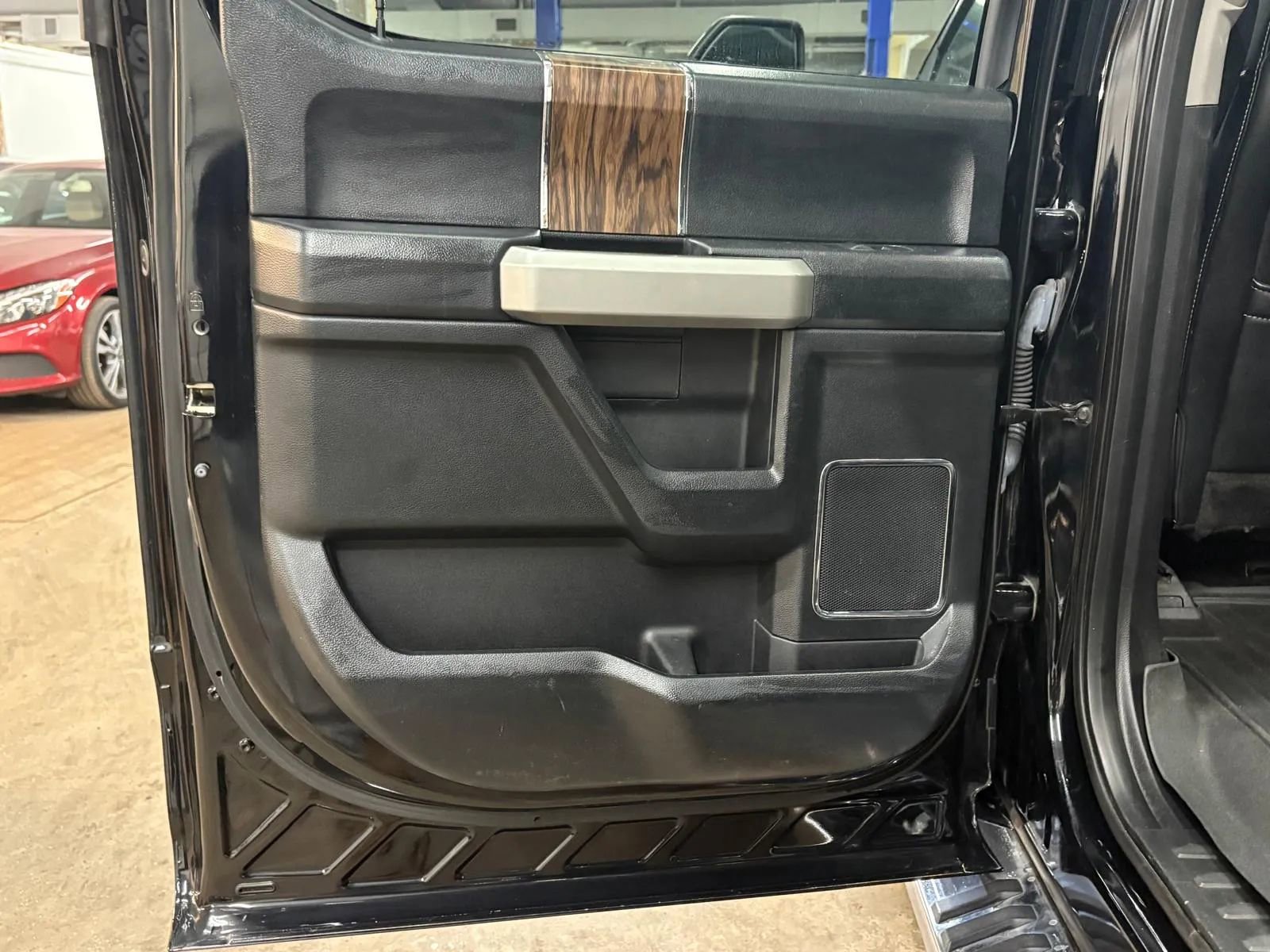 Used 2018 Ford F150 Lariat w/ Equipment Group 502A Luxury AWD/4WD image 29