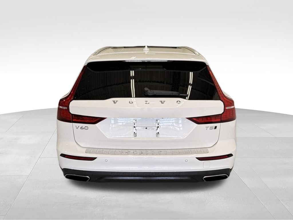 Used 2022 Volvo V60 T5 Cross Country AWD/4WD image 4