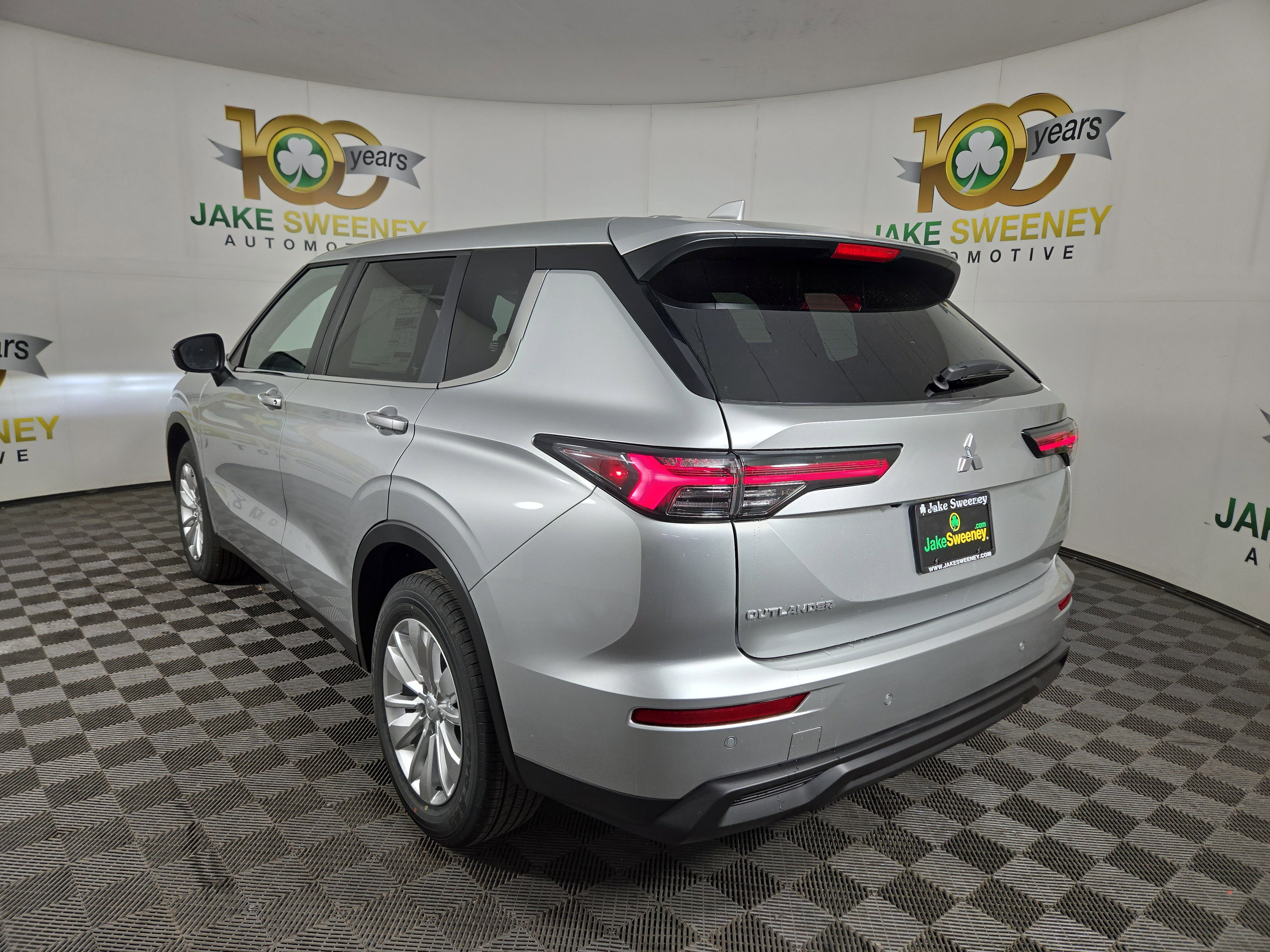 New 2026 Mitsubishi Outlander ES image 5