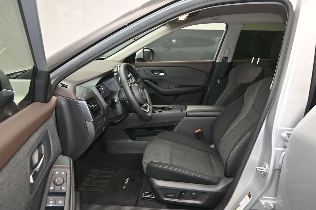 Used 2021 Nissan Rogue SV FWD image 13