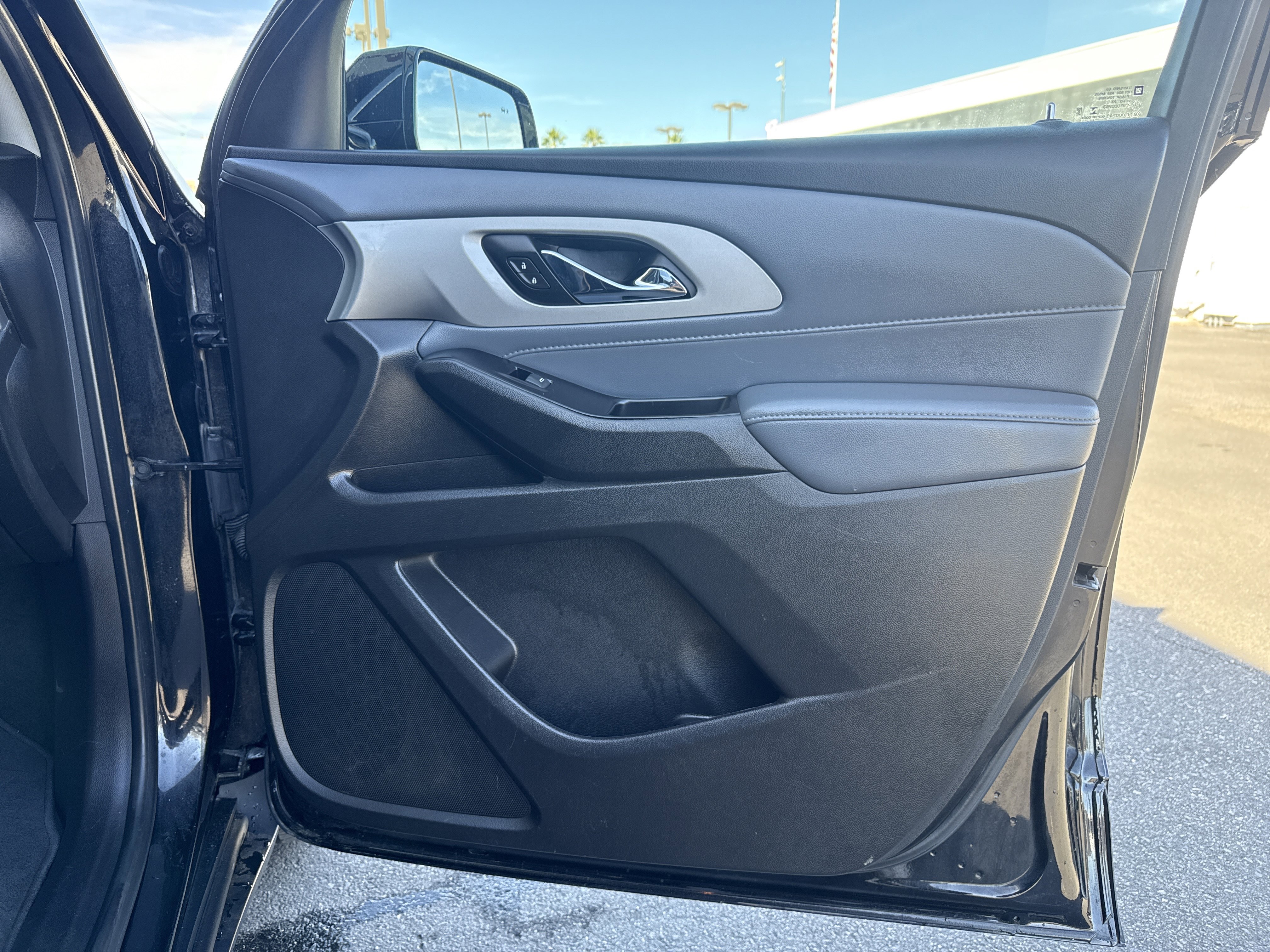 Used 2020 Chevrolet Traverse LT image 7