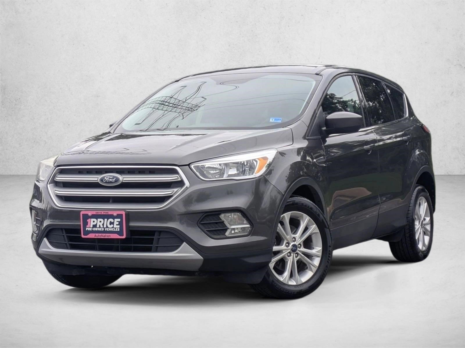 Used 2017 Ford Escape SE FWD image 1