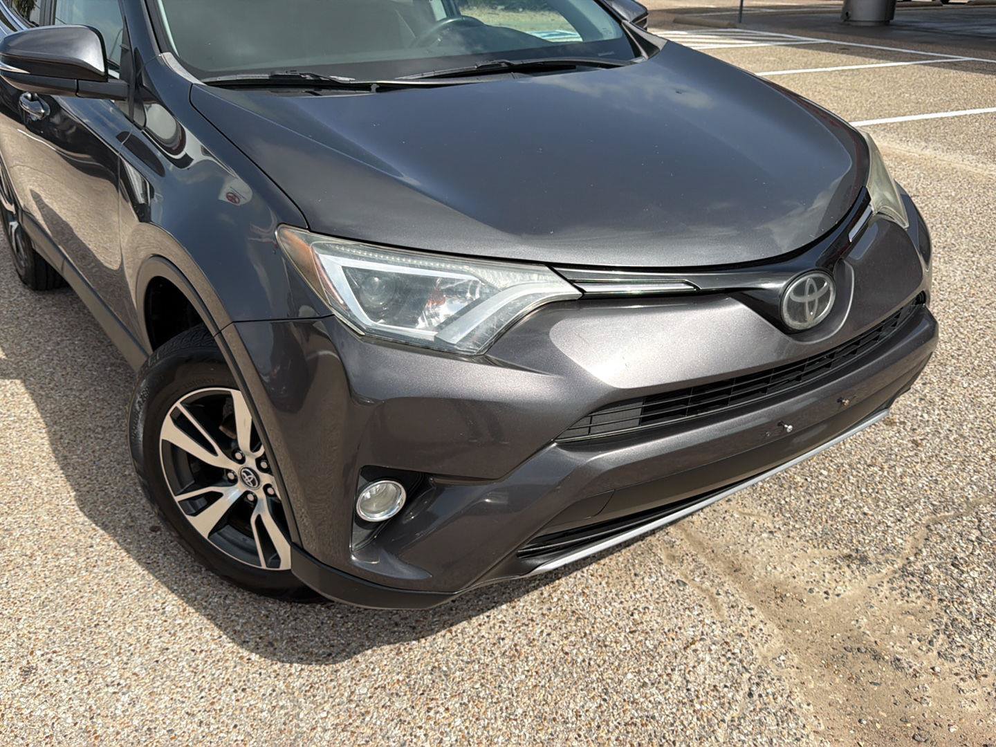 Used 2018 Toyota RAV4 XLE AWD/4WD image 8