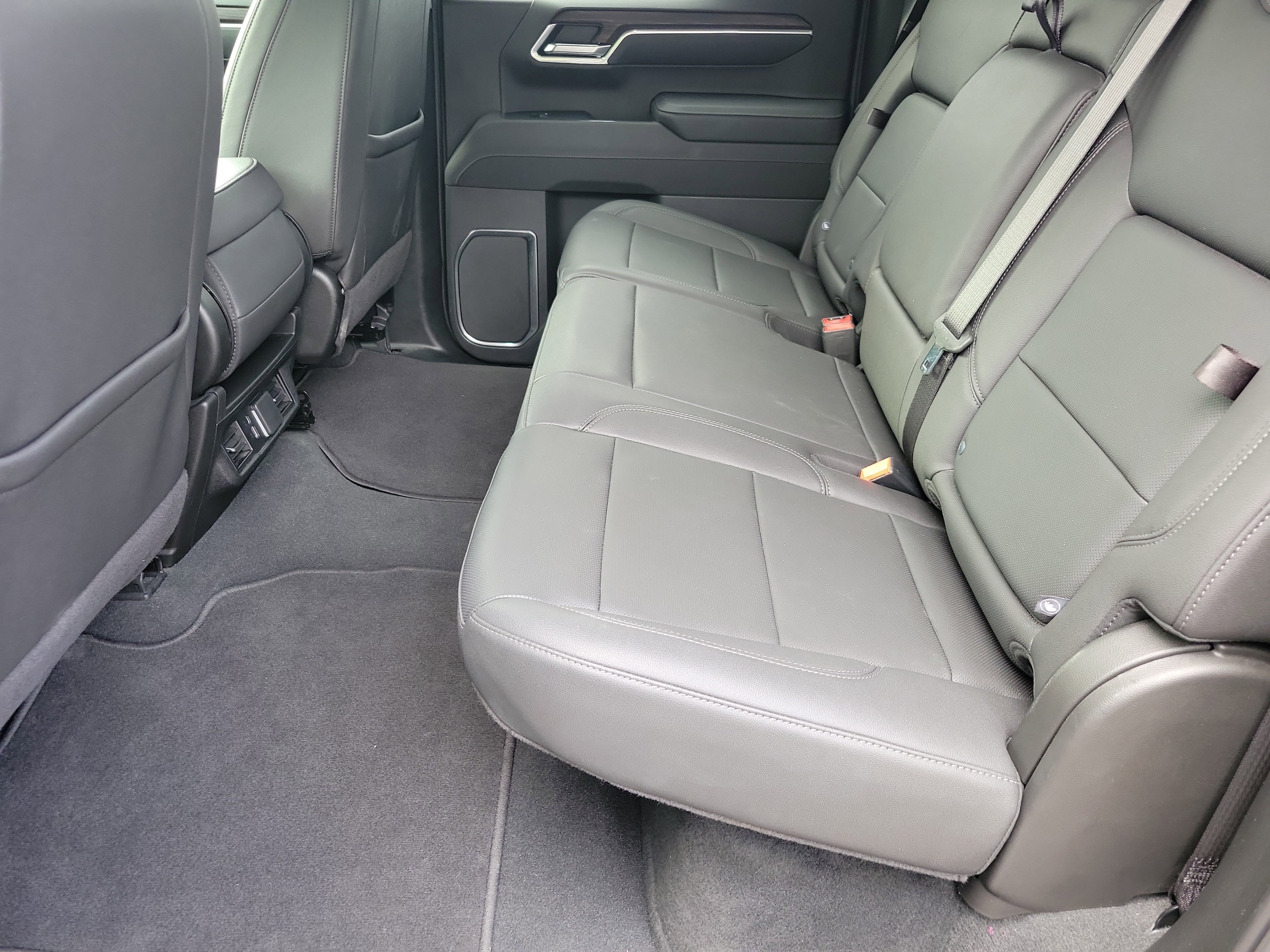 Used 2025 GMC Sierra 1500 SLT image 7