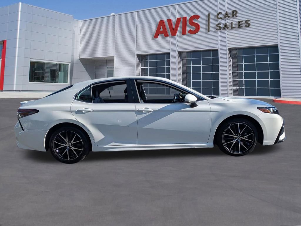 Used 2024 Toyota Camry SE image 5